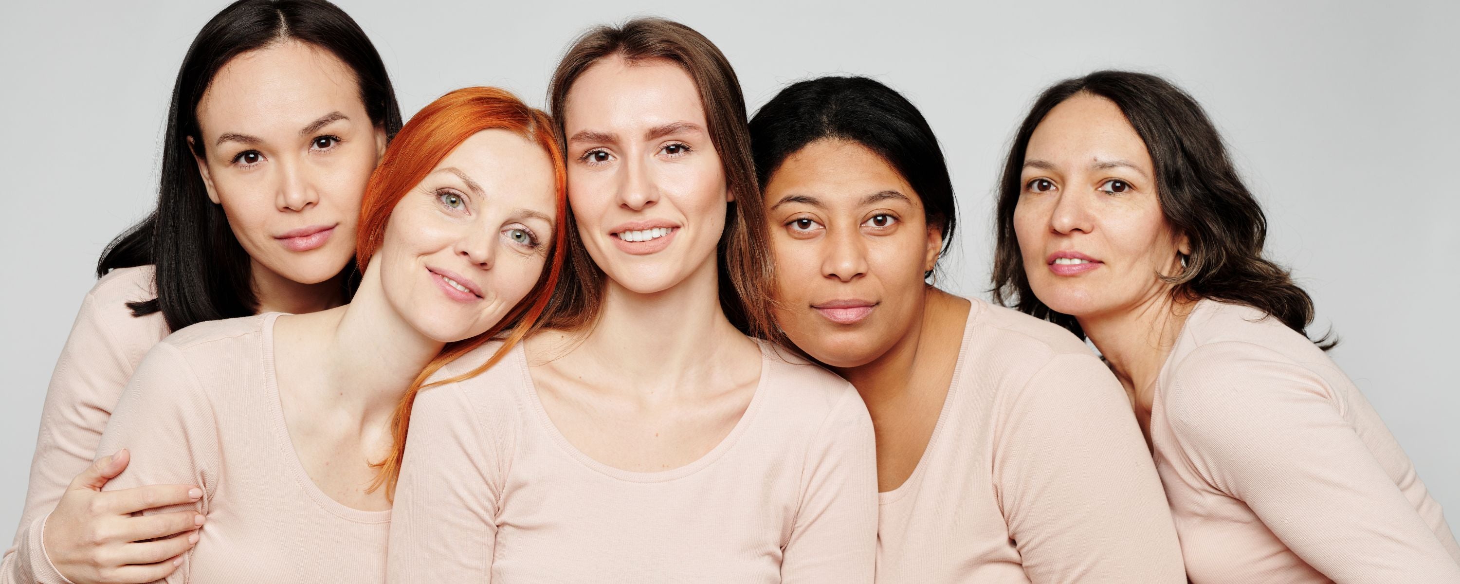 Naisten hyvinvointi eri elämänvaiheissa: magnesium, E-vitamiini ja yrtit osana tasapainoista arkea